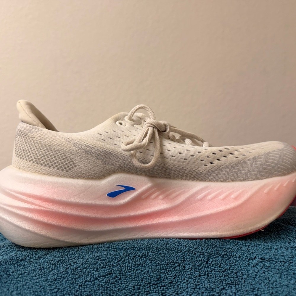 Brooks Glycerin Max Women's Running Athletic Shoes - White and Pink - Picture 3 of 9